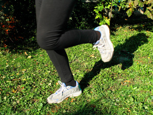 A woman following an exercising routine as one of the 12 healthy weight loss tips A woman following an exercising routine as one of the 12 healthy weight loss tips